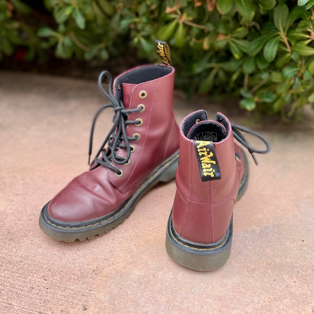 Dr. Martens 1460 lace up